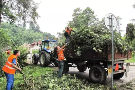 Odstraňování následků noční bouře z 8.7.2015