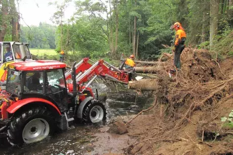 Odstraňování následků noční bouře z 8.7.2015