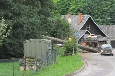 Odstraňování následků noční bouře z 8.7.2015