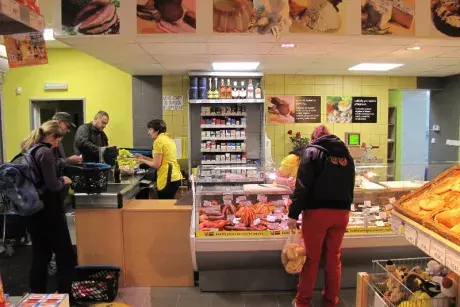 Zrekonstruovaná prodejna Konzum a pošta Partner