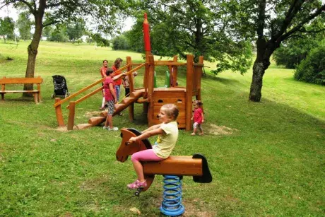 Herní a odpočinkové prvky Hřiště Bredůvka