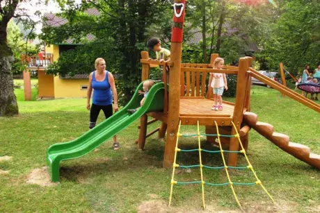Herní a odpočinkové prvky Hřiště Bredůvka