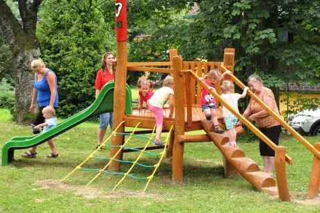 Herní a odpočinkové prvky Hřiště Bredůvka