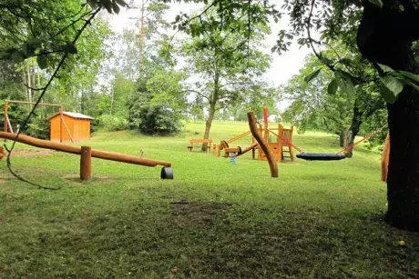 Herní a odpočinkové prvky Hřiště Bredůvka