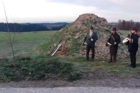 17. listopad 2019 - sázení pamětní lípy