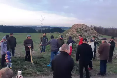 17. listopad 2019 - sázení pamětní lípy