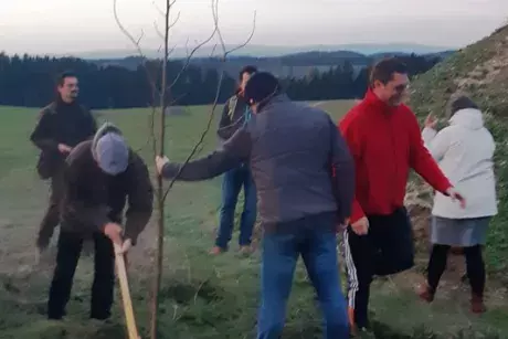 17. listopad 2019 - sázení pamětní lípy