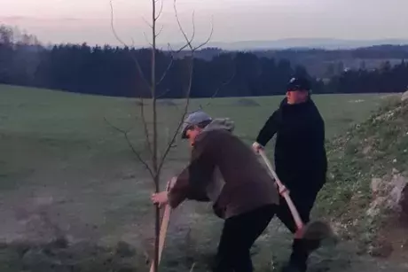 17. listopad 2019 - sázení pamětní lípy