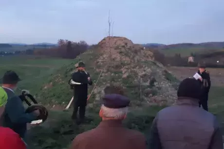 17. listopad 2019 - sázení pamětní lípy