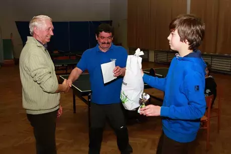 Vánoční turnaj ve stolním tenise o pohár starosty obce 27.12.2015