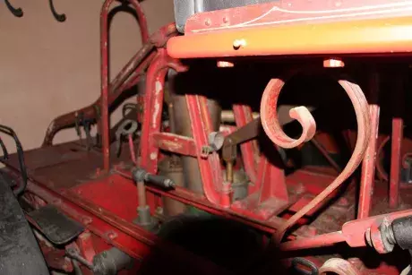 Renovace historické stříkačky,před a po.