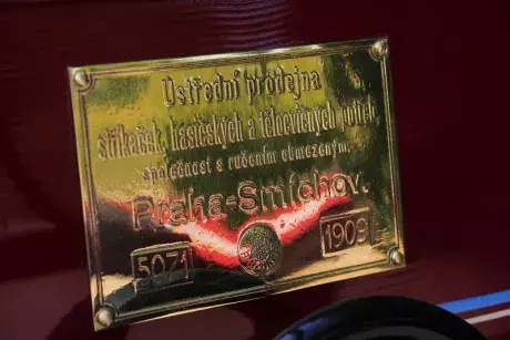 Renovace historické stříkačky,před a po.