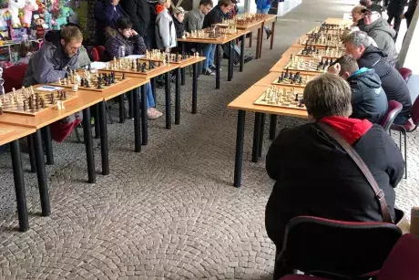 Nekořští Šachisté hrají s Davidem Navarou